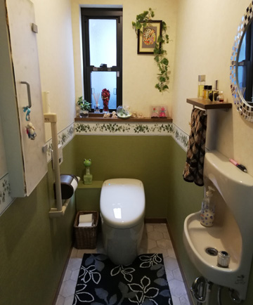 消臭 抗菌などの機能性壁紙とトリム壁紙でトイレを素敵空間にdiy イエチェン